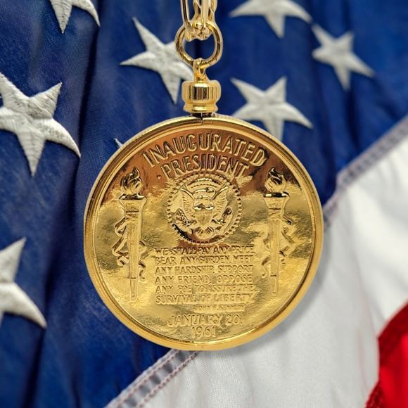 Vintage JFK Framed Gold Plated Bronze Commemorative1961 Innagural Coin - Picture 2 of 8